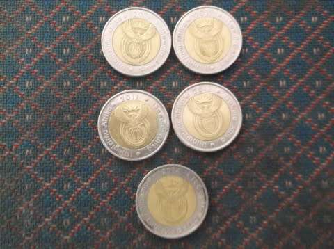 COINS : SOUTH AFRICAN R5 - 2011 SARB AND 2014 20 YEARS OF FREEDOM  ( 5 COINS )